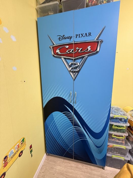 Мебель в детскую (шкаф + стол)