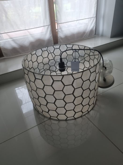 Żyrandol na jedną żarówkę