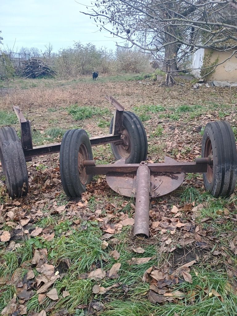 Шины с дисками к культиватору КПС или конную повозку.