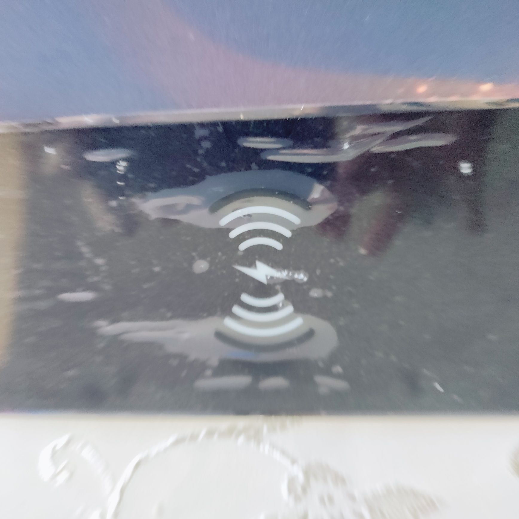 Mata , podkładka ochronna na biurko z funkcją ładowania telefonu