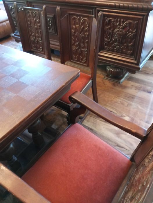 Wspaniały komplet mebli salonowych.