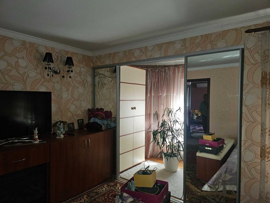 (13) Продам добротний компактний будинок у Великодолинському