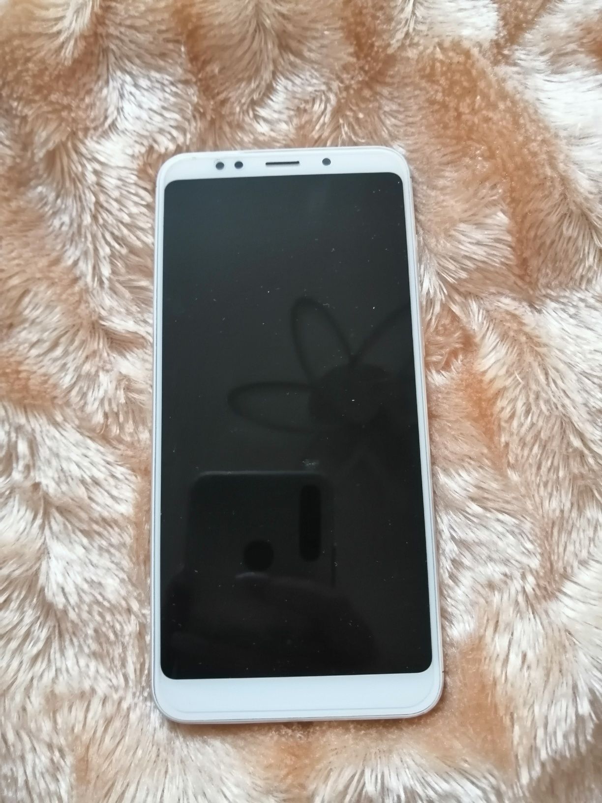 Продам телефон hiaomi redmi 5+