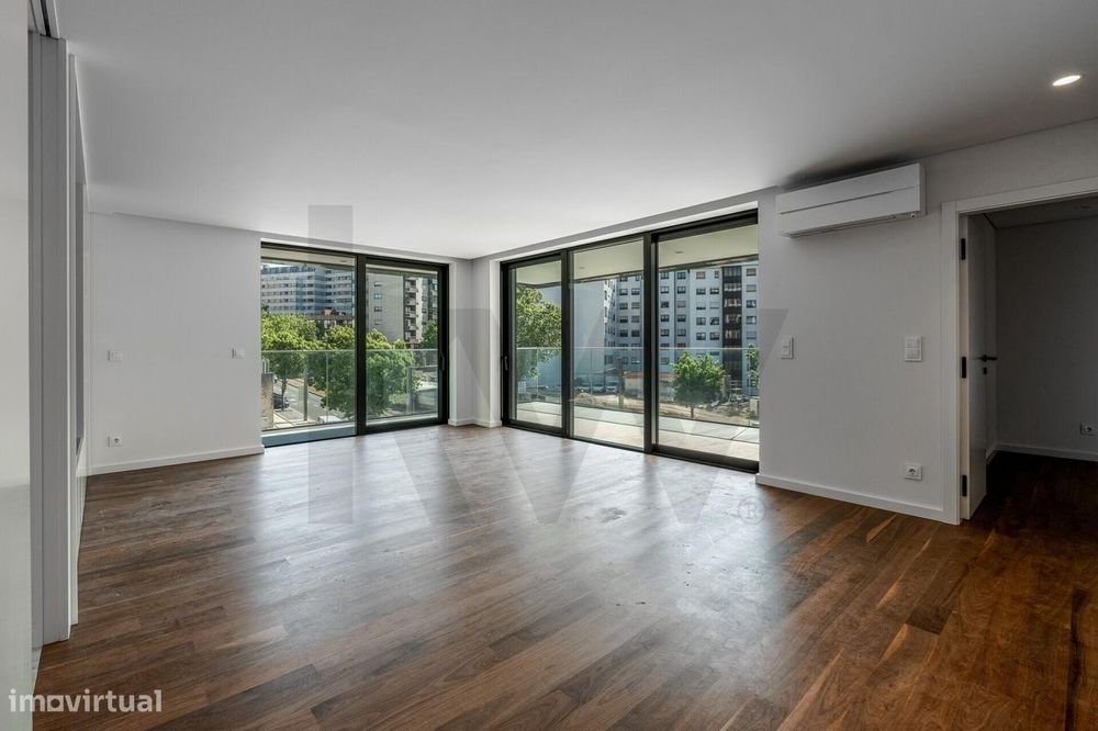 Apartamento T3 Novo na Avenida da República em V. N. Gaia