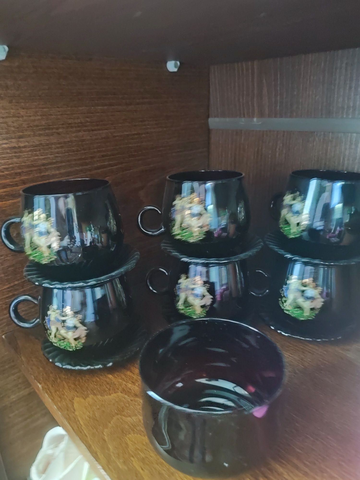 Продам сервізи нові.