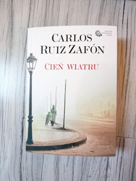 Cień wiatru Carlos Ruiz Zafon jak nowa