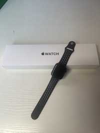 Apple Watch rozmiar 44 mn SE, kolor Północ
