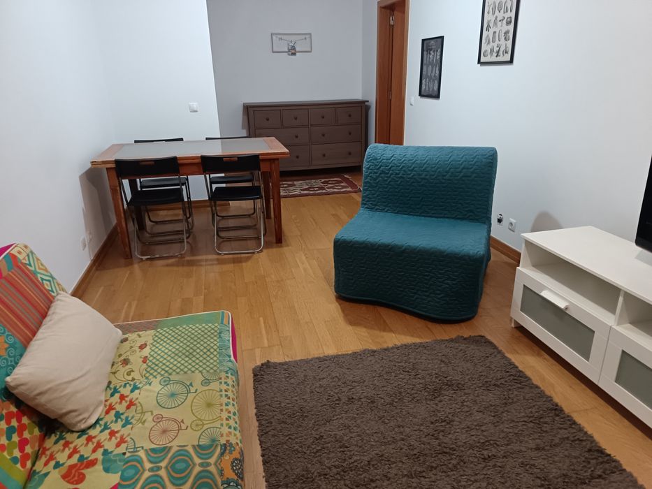 Apartamento T2 em excelente estado. Com varanda e parqueamento