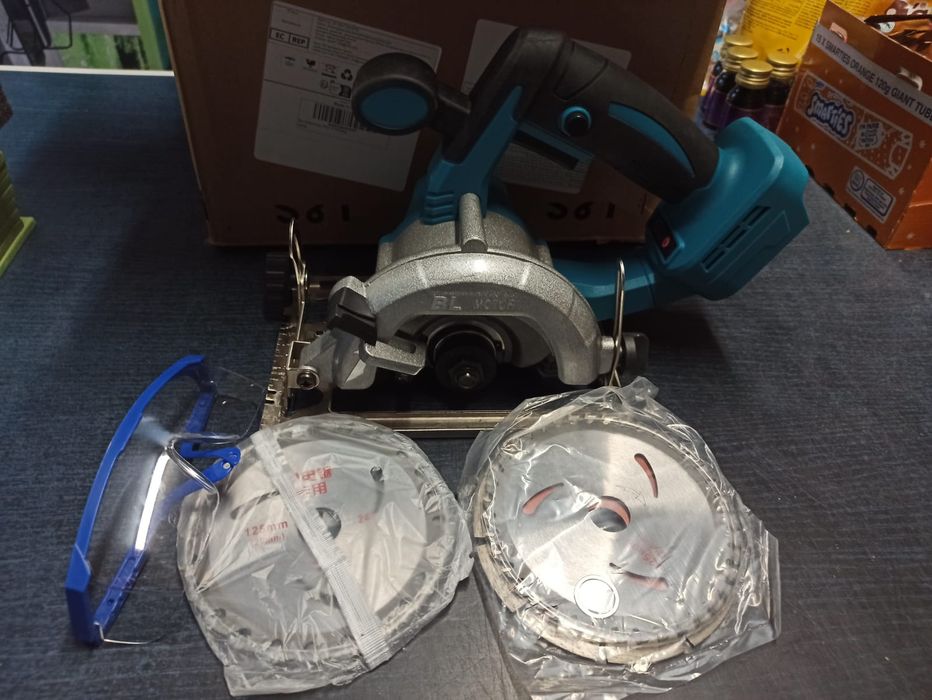 Akumulatorowa piła tarczowa 5", kompatybilna z akumulatorem makita