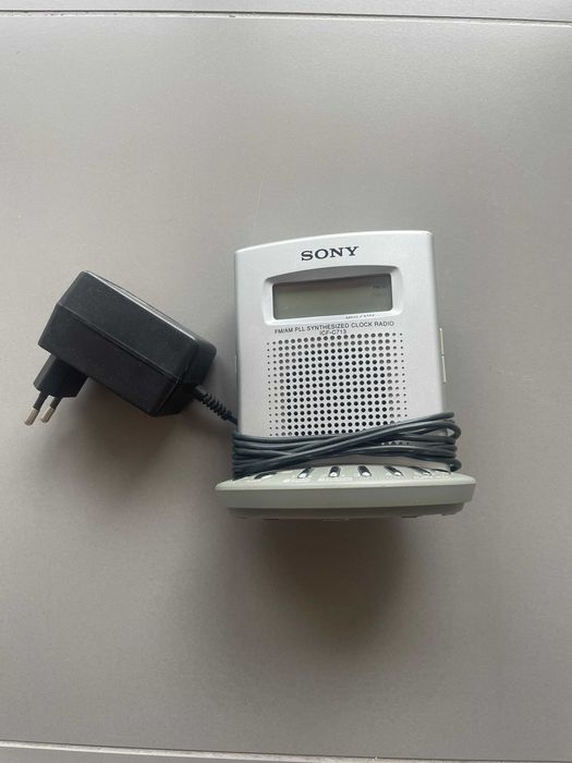 Rádio-relógio da marca Sony