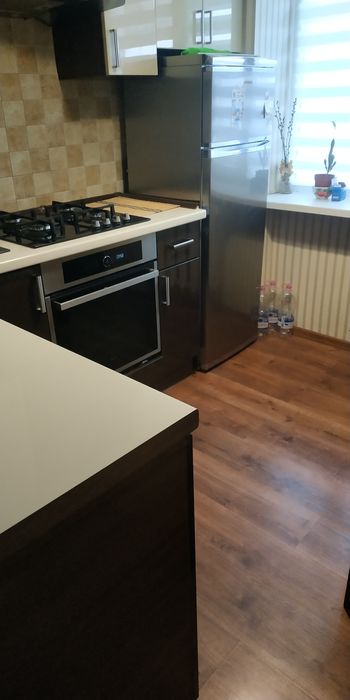 Підселення  для  дівчини Незалежності,Горького