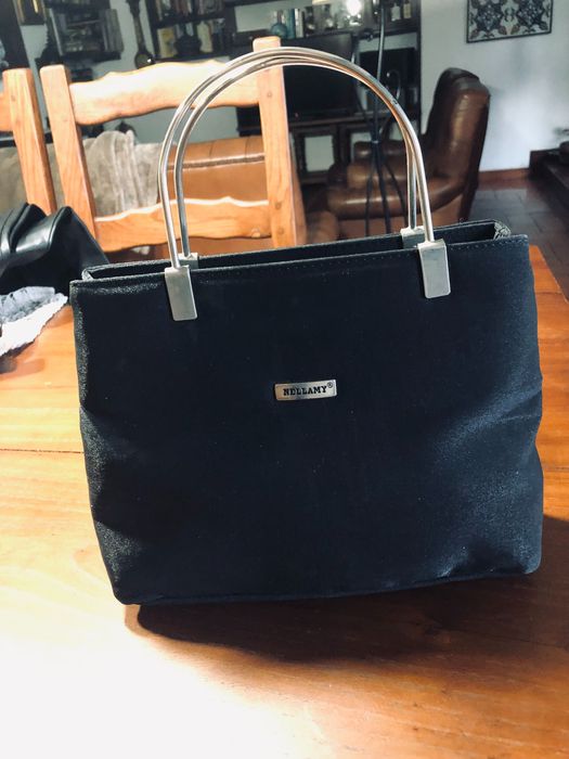 bolsa preta de toilette, ou não, depende do gosto!