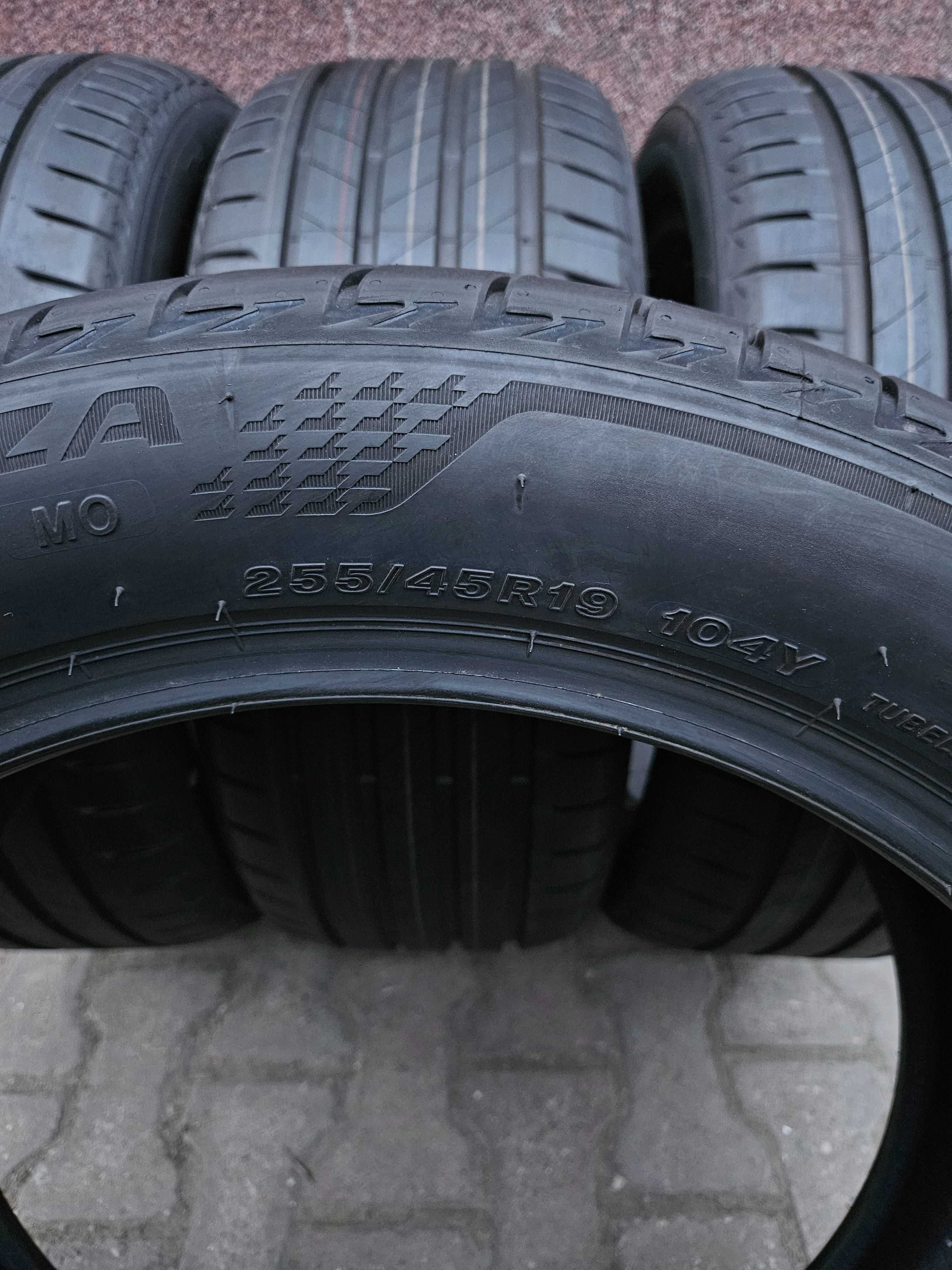 255/45R19 bridgestone turanza T005