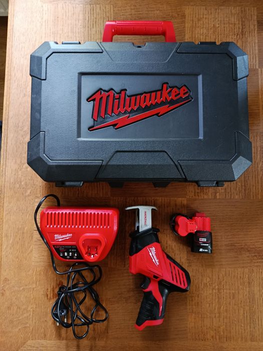 Piła szablasta Milwaukee C12 HZ Zestaw