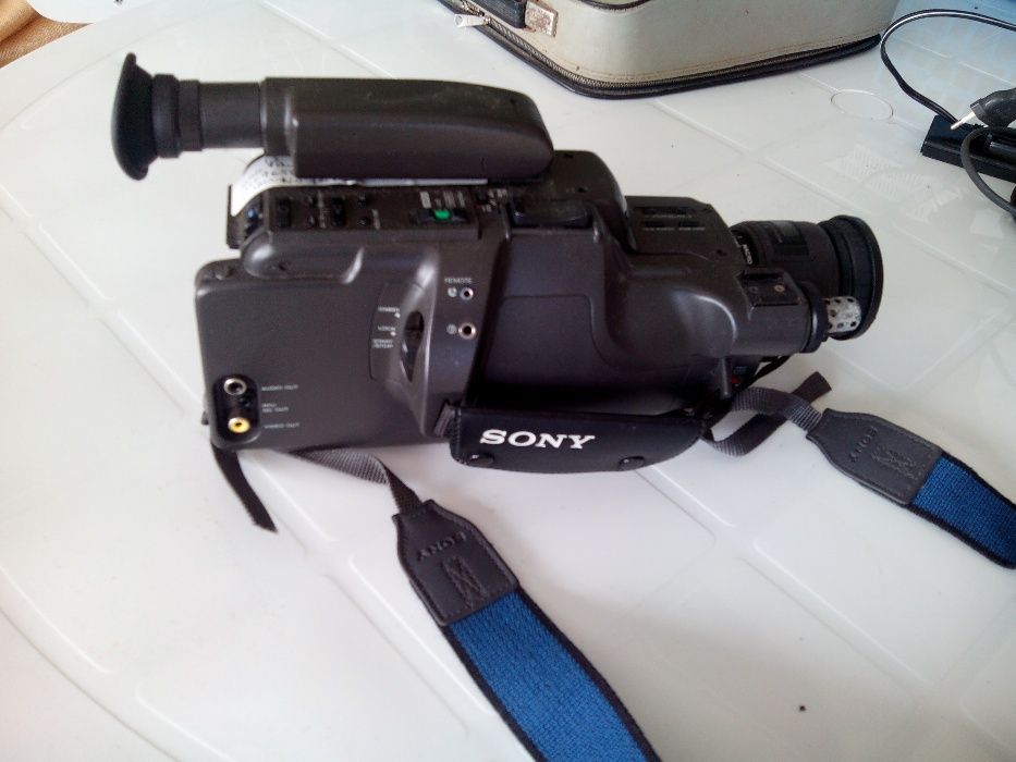 Sony Handycam CCD-F355E (PARA PEÇAS)