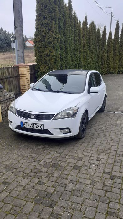 Kia CEE D  Salon PL
