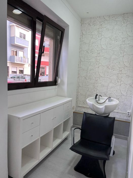 Loja em Alverca com ponto de Cabelereiro