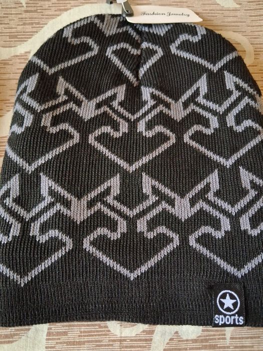 Продаються 2 шапки