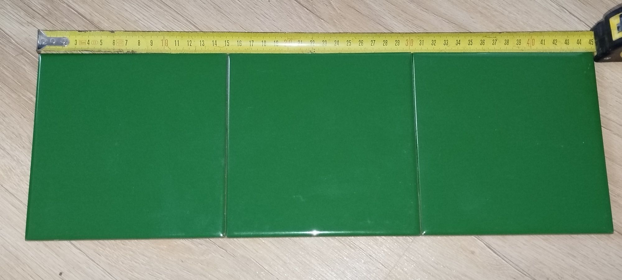 Kafelki 15x15 PRL zielony butelkowy.