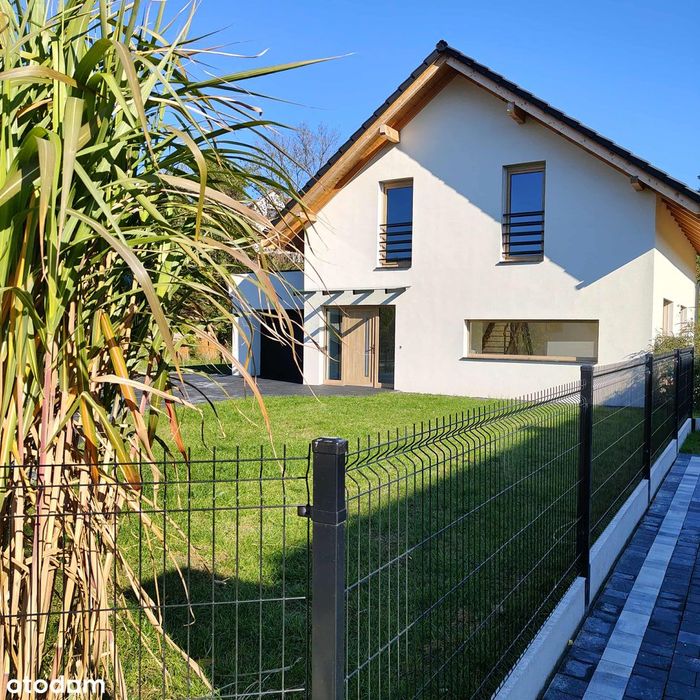 Nowoczesny, energooszczędny piękny dom w spokojnej okolicy.