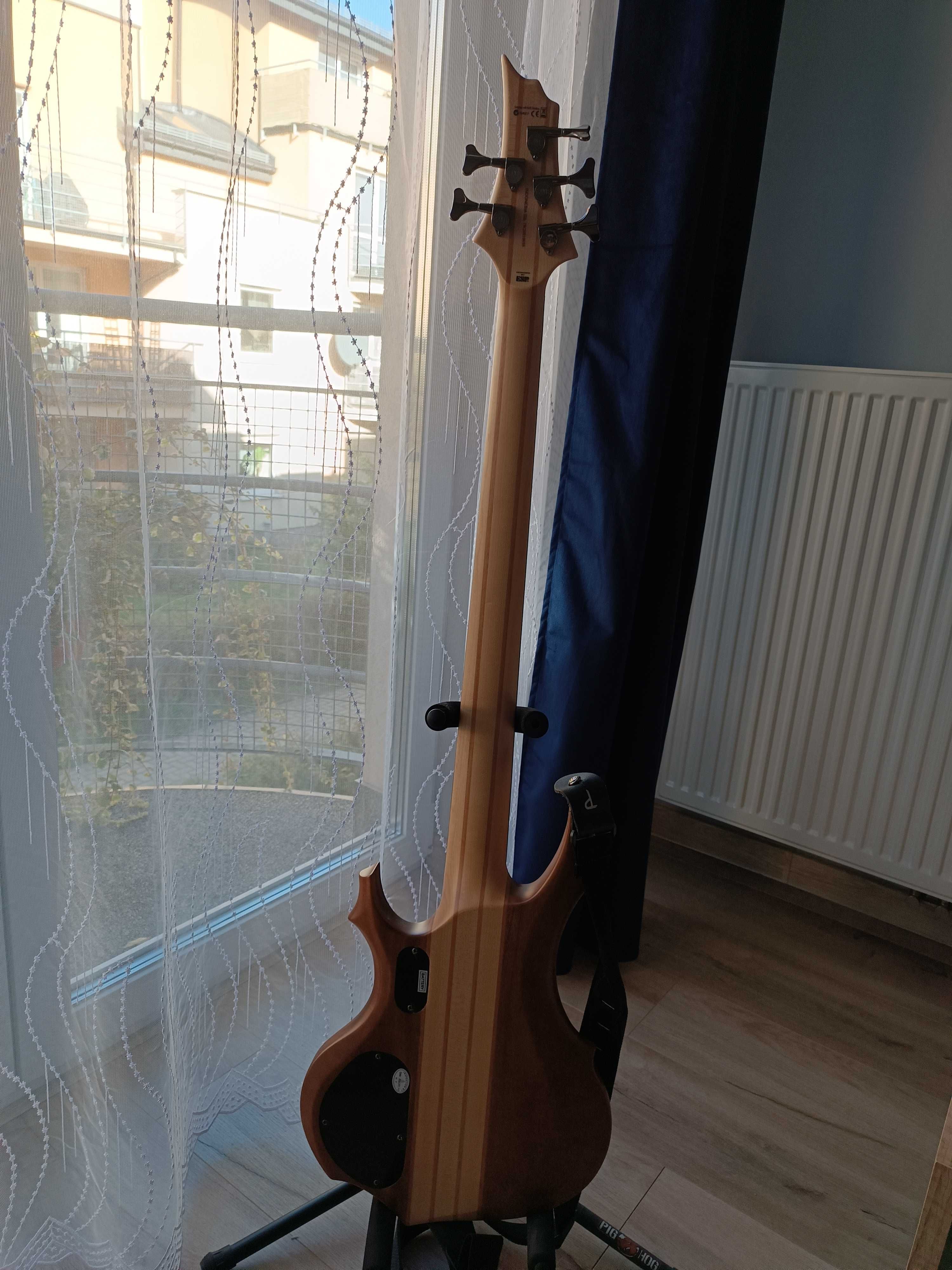 Solidna Gitara Basowa 5-String Electric Bass