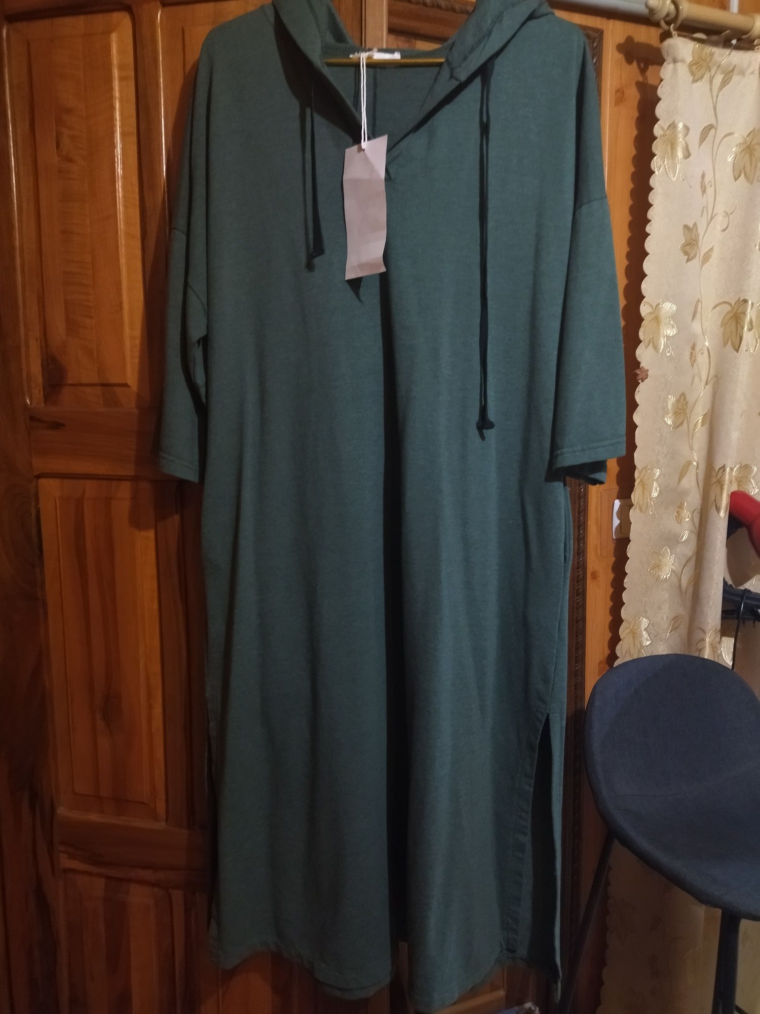 Новое платье с капюшоном, Италия, размер 52 -54