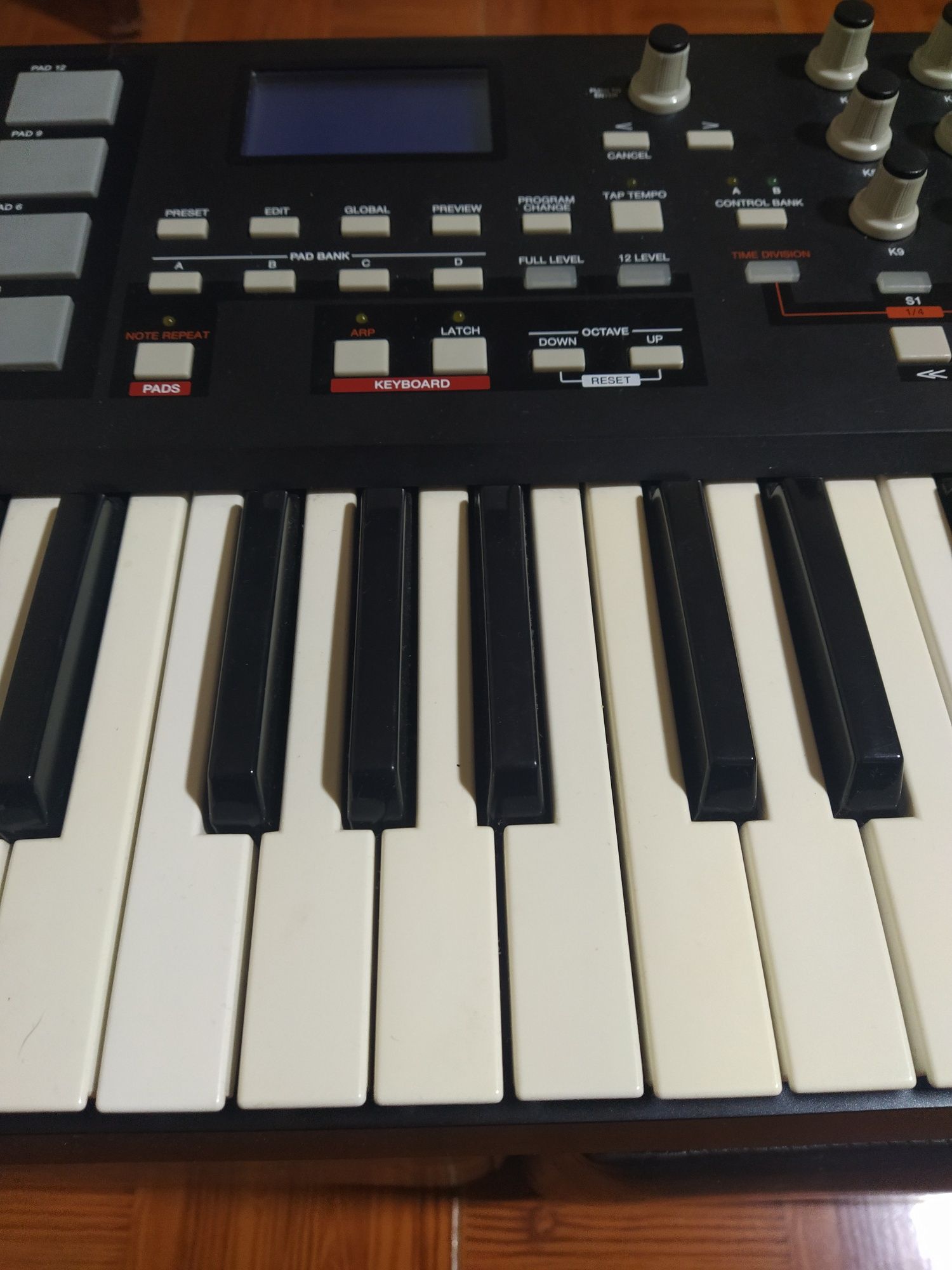 Teclado Akai MPK 25