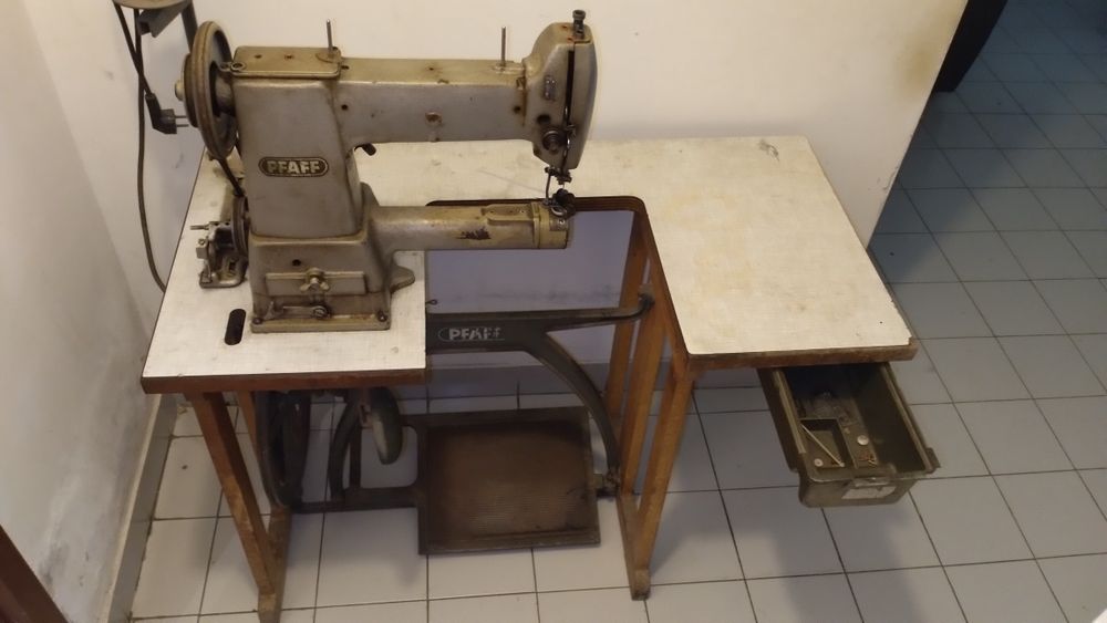 Máquina de costura pfaff industrial antiga