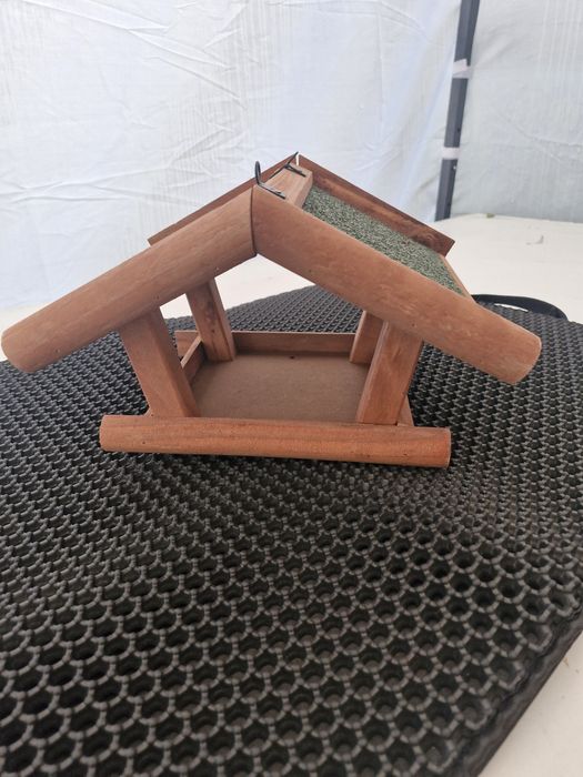 Tiaki solidny karmnik dla ptaków