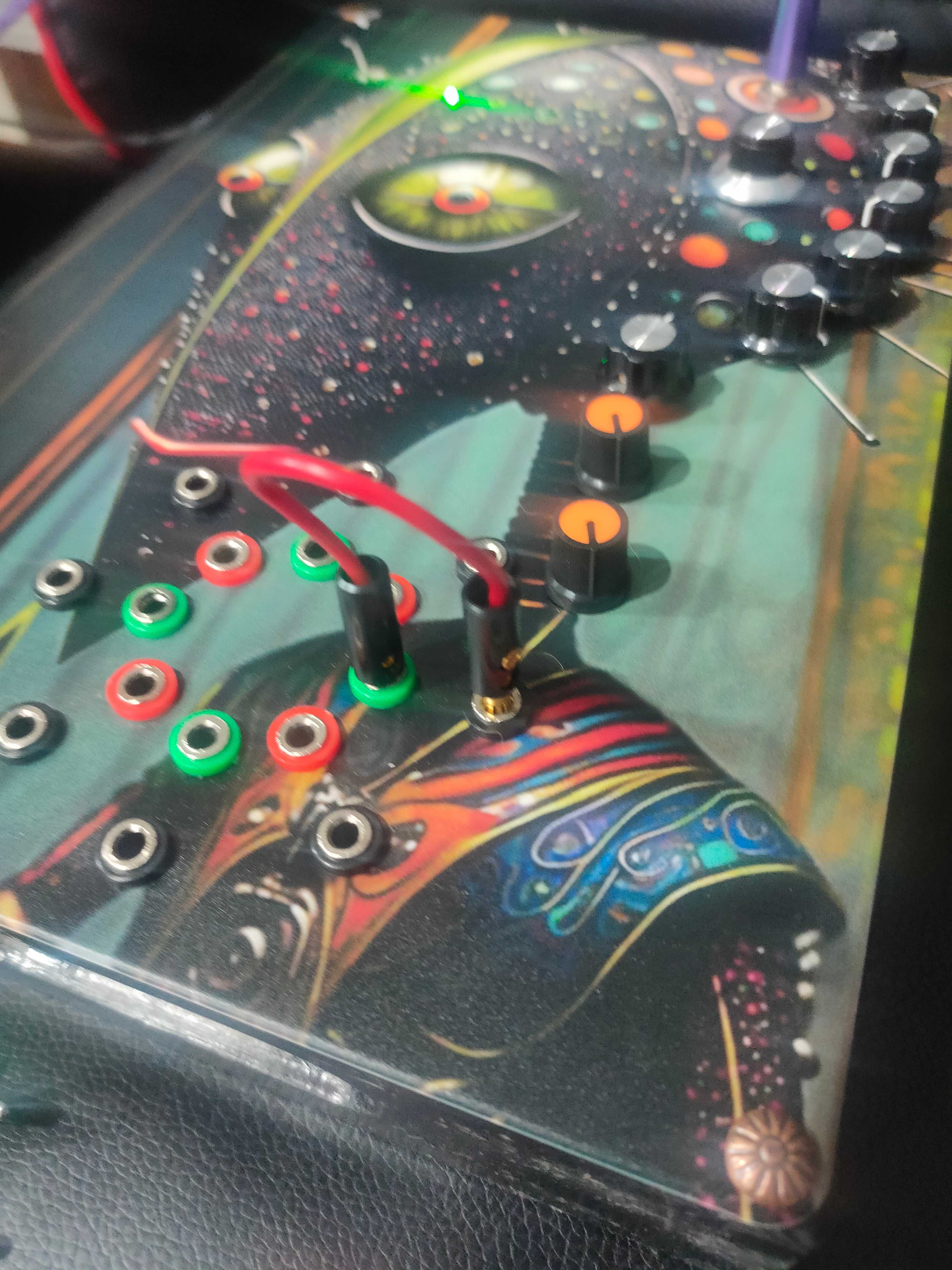 Dronesax synth oscylator syntezator diy reverb Buchla