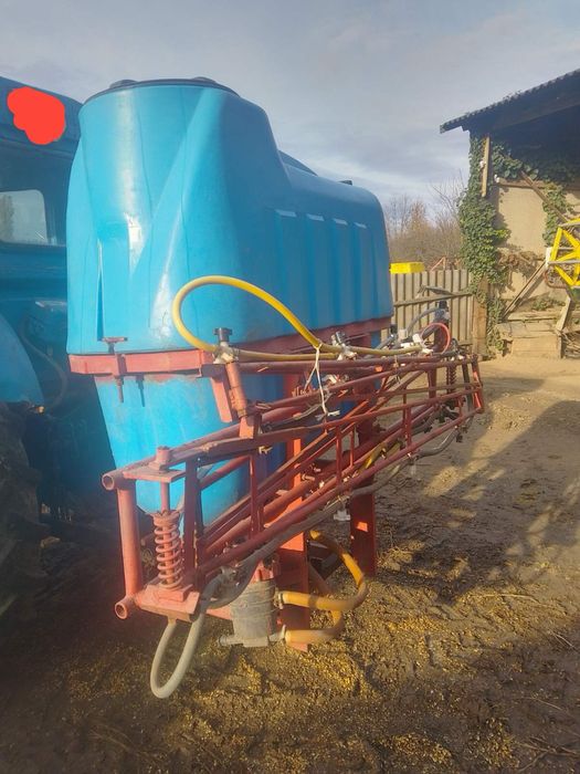 Оприскувач тракторний