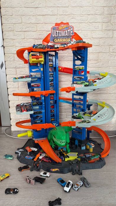 Трек Hot Weels Ultimate Garage