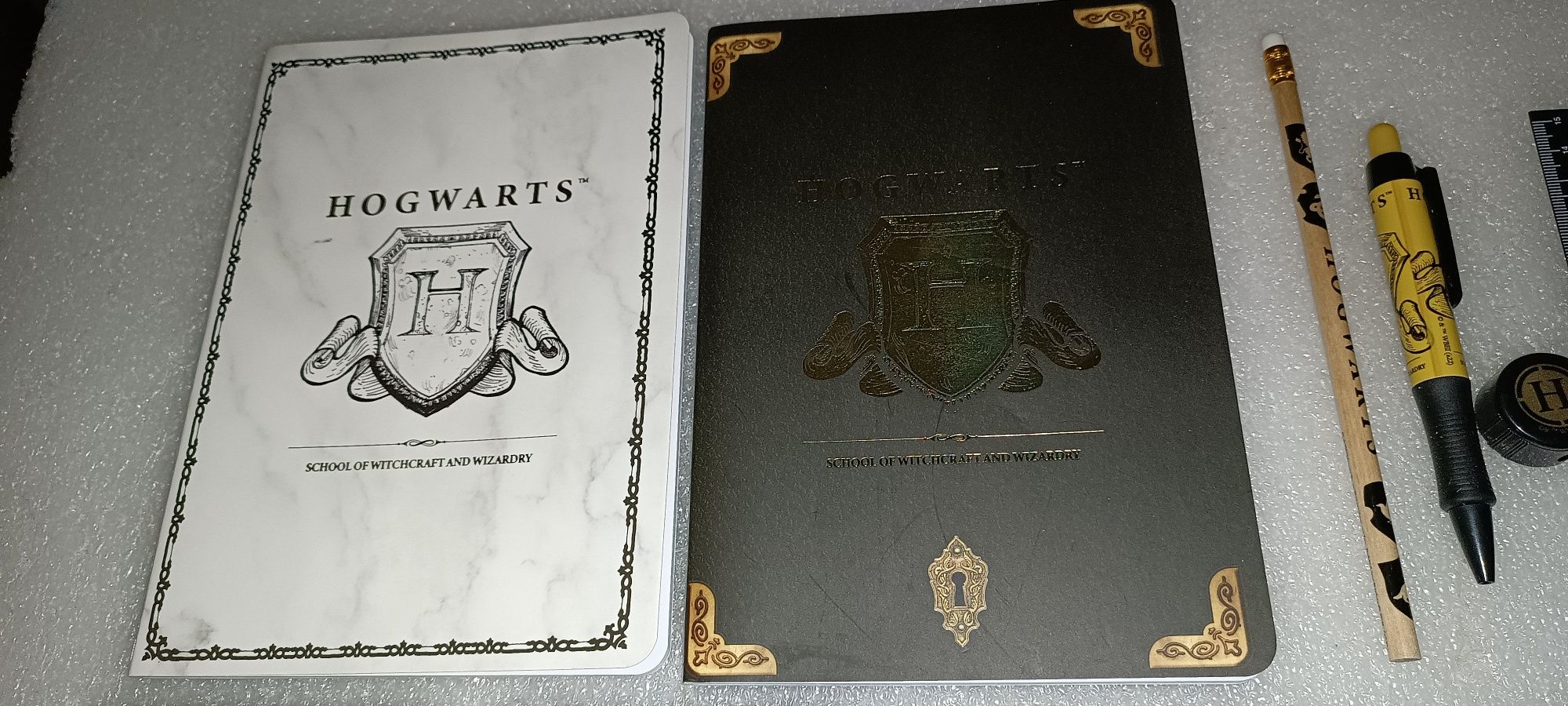 Harry Potter Conjunto de 4 agendas/lápis/caneta/ aguça e autocolantes