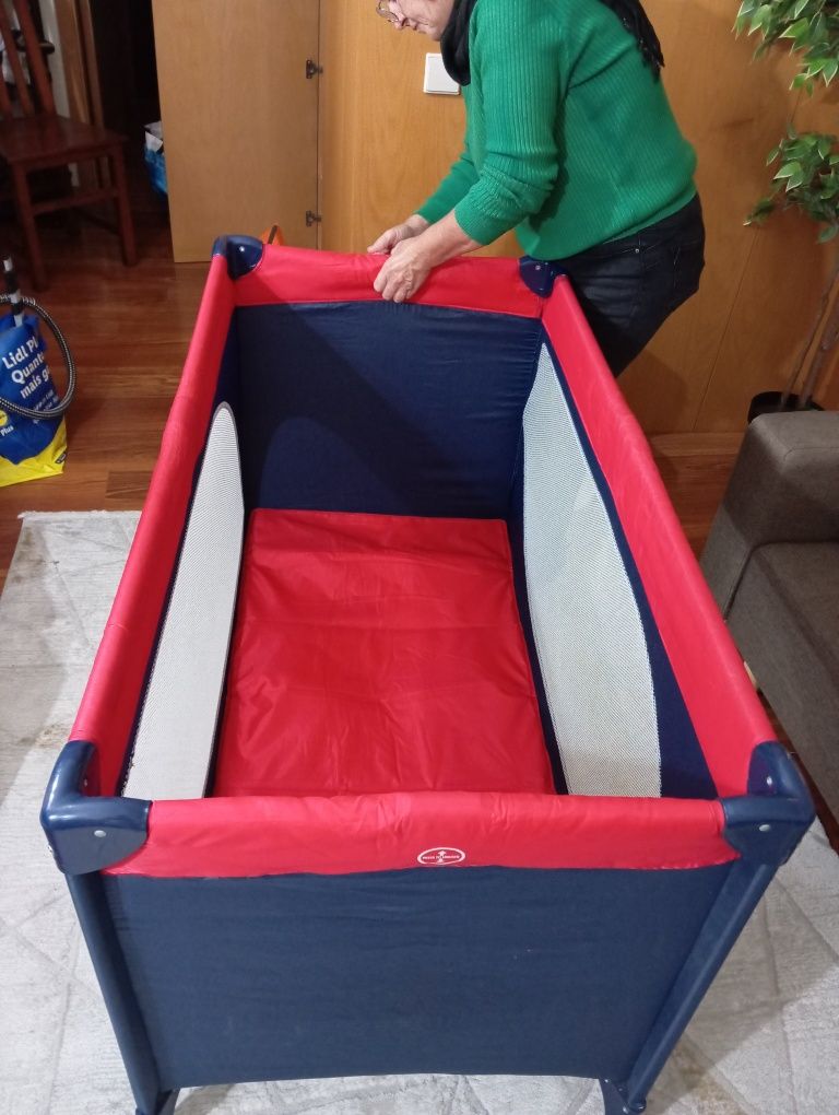 Cama de viagem de bebé com colchão de alta qual