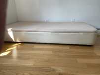 Cama com arrumação e colchão