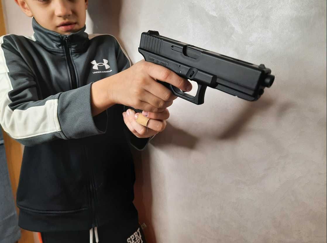 Пістолет zm17 глок дитячий іграшковий пистолет на пульках