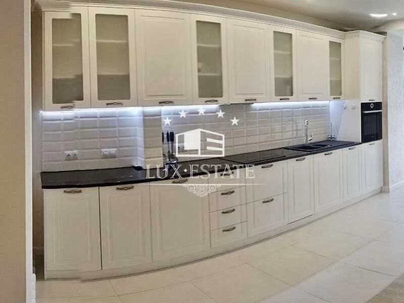 Продажа 3-комнатной квартиры в ЖК "Изумрудный город". Район Бот. Сада