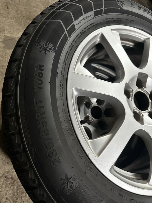 Зимові шини R17 235/65 комплект 4шт