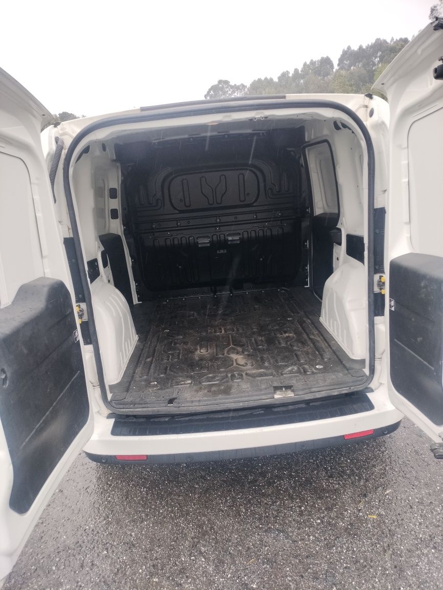Fiat doblo carrinha de trabalho só 32 mil km.de 2017.