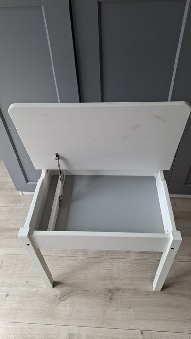 Biurko dla dziecka przedszkolaka Ikea SUNDVIK białe z otwieranym blate