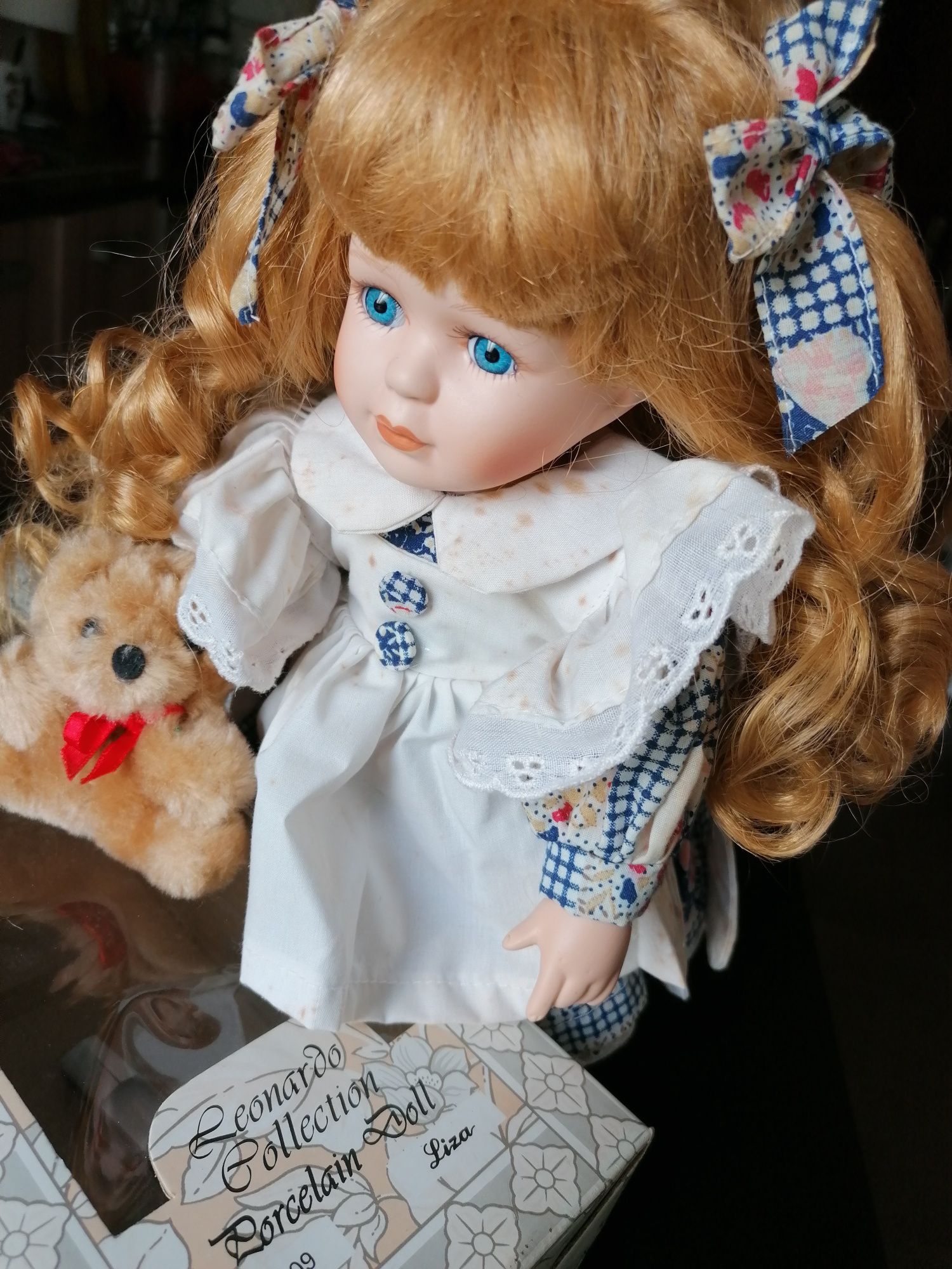 Boneca porcelana
