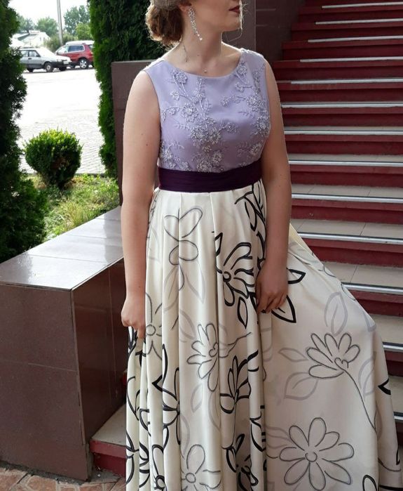 Плаття випускне, сукня 11 клас світле, з поясом у додаток