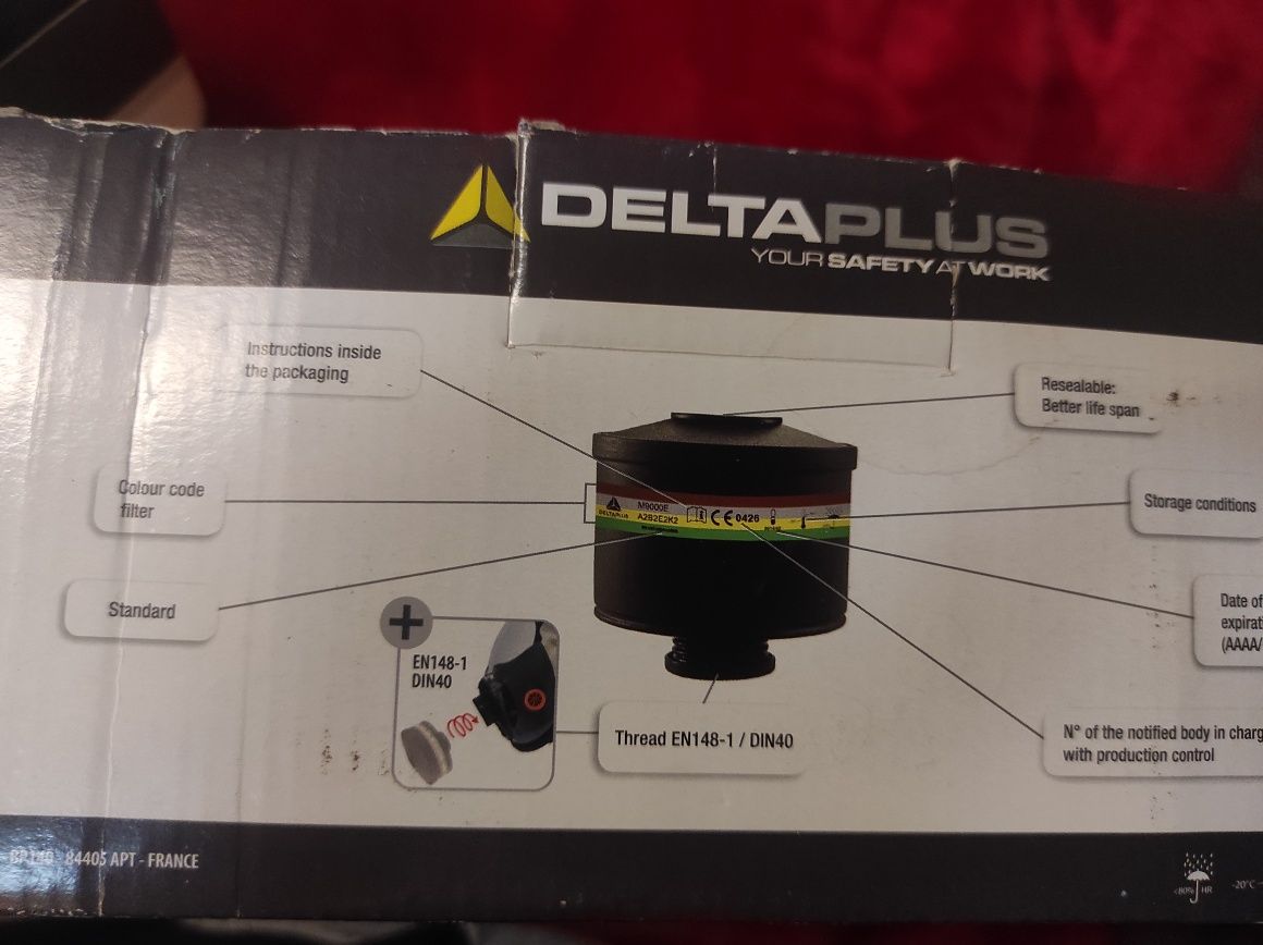 Маска респиратор с комплектом фильтров Deltaplus