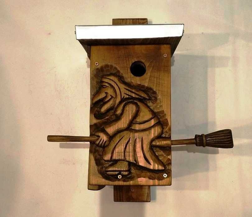 domek dla ptaków, budka lęgowa, rzeźba w drewnie