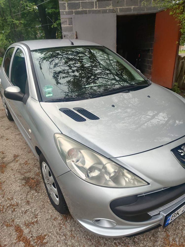 Продам автомобіль Peugeot 206