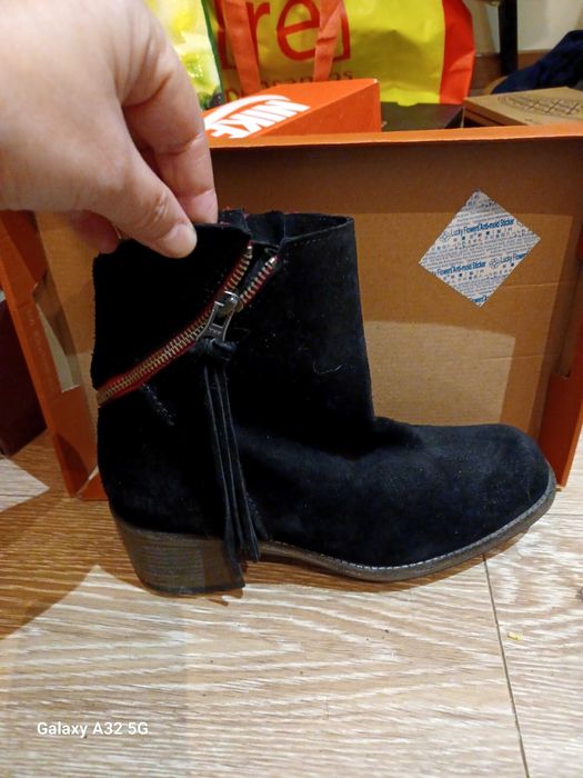 Par de botins de camurça da Xuz