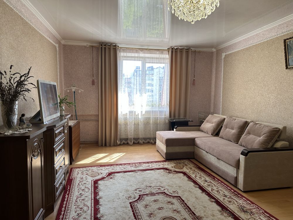 продаж 3 кімнатної квартири в центрі міста.Можна під  державні програм