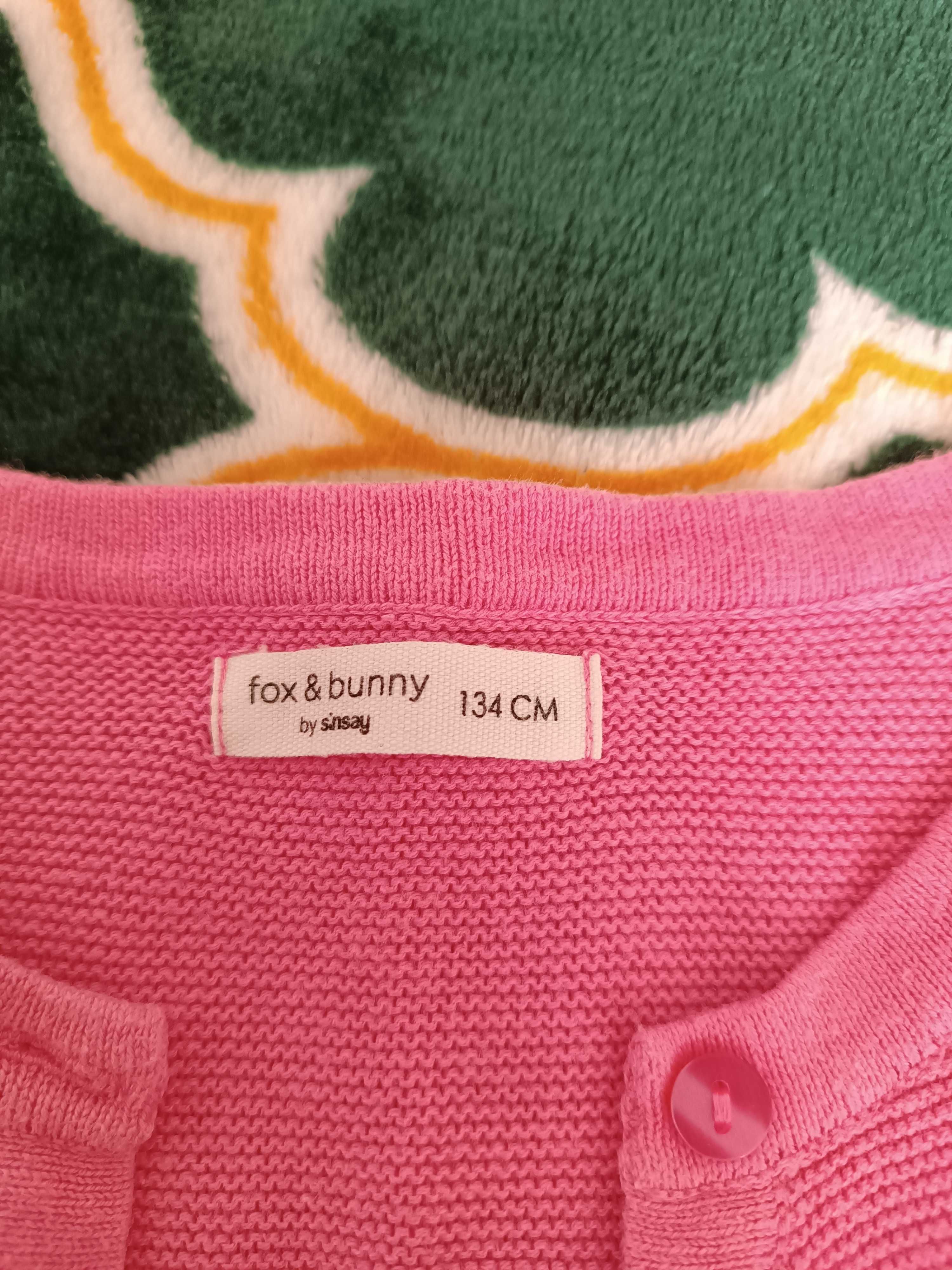 Różowy sweterek dla dziewczynki