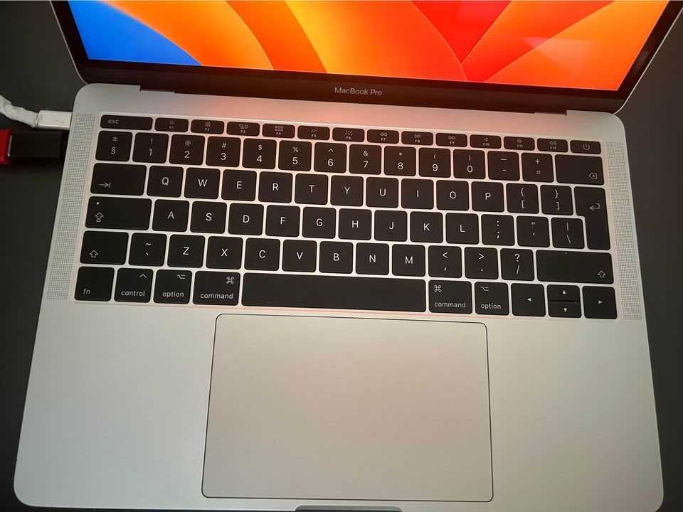 MacBook Pro 2017 i5 8gb Ventura