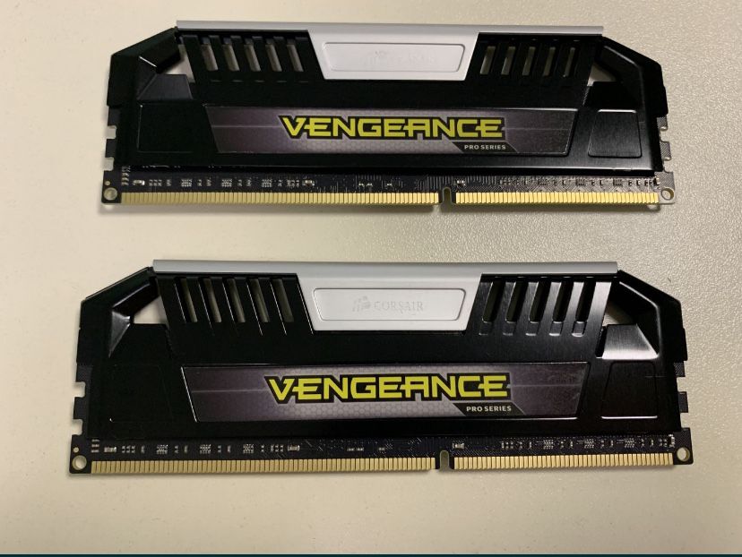 Оперативна памʼять Corsair Vengeance 8gb 1866Mhz DDR3